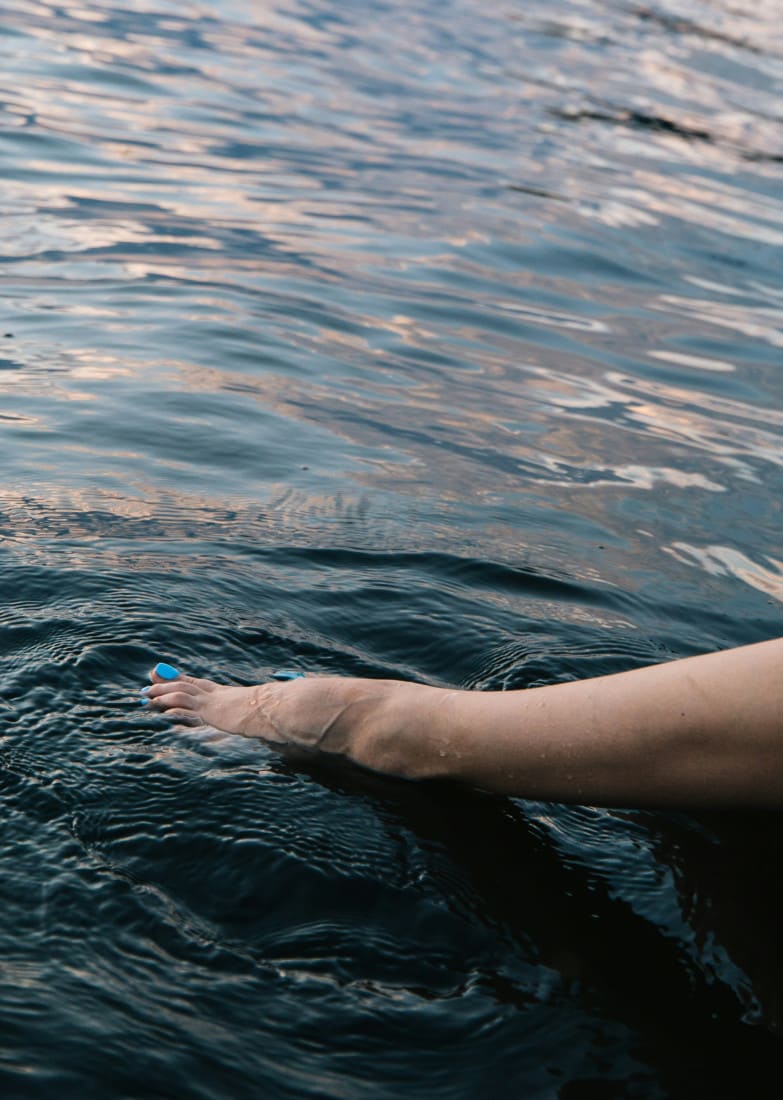 Relaxation feet in water